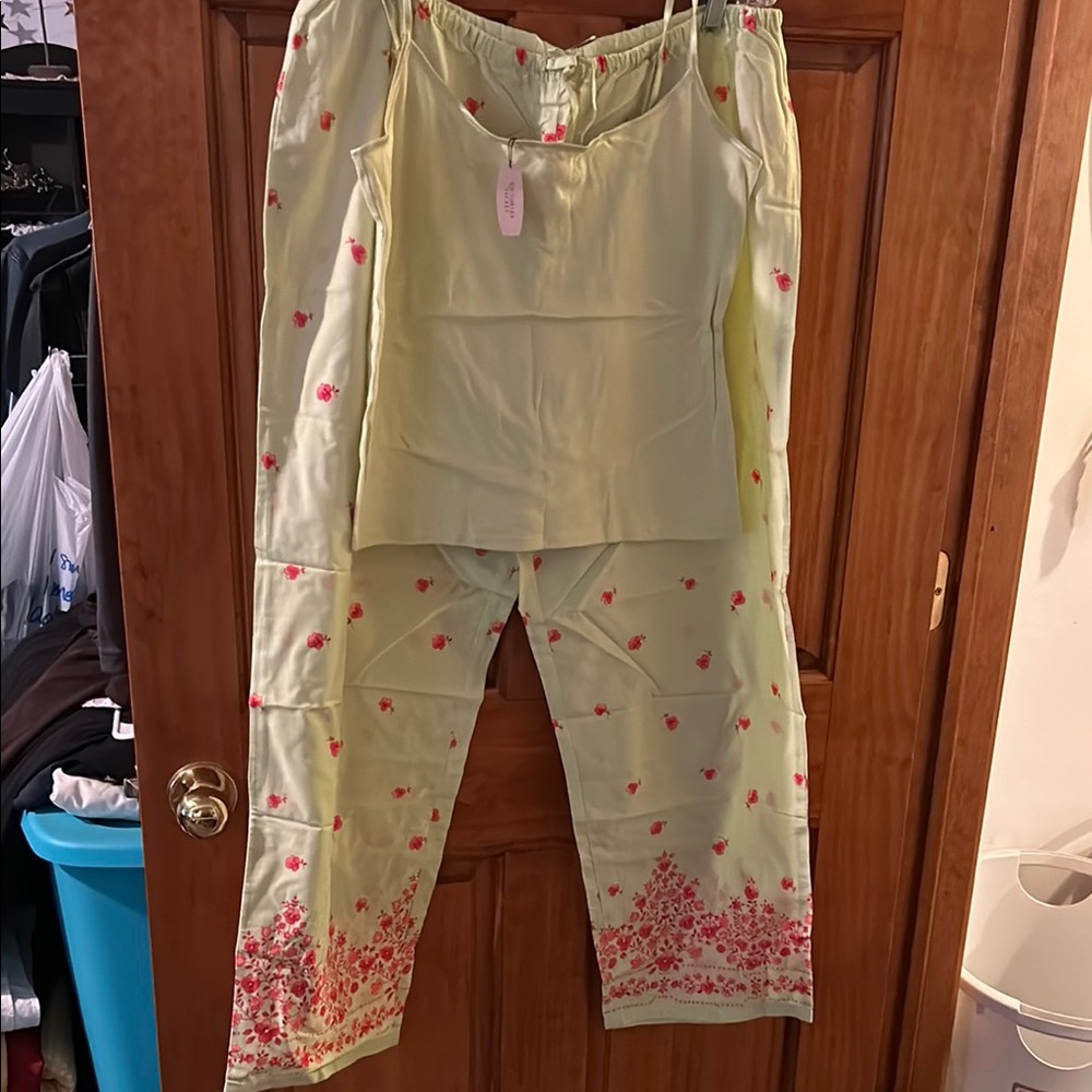 Floral Pajama Set in Light Green and Pink